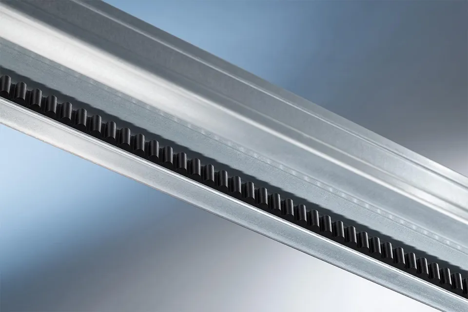 novoferm-iso-20-laufschiene-zs-20-tm15042602150-2-teilig-metall image 1